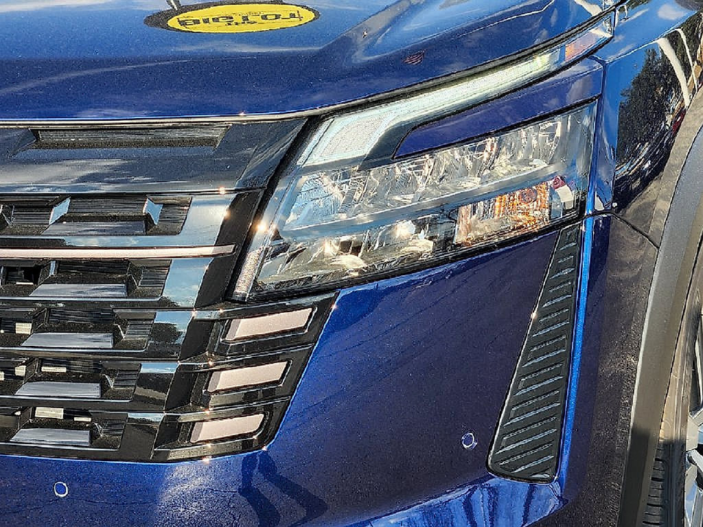 New 2026 Nissan Pathfinder SL FWD image 9