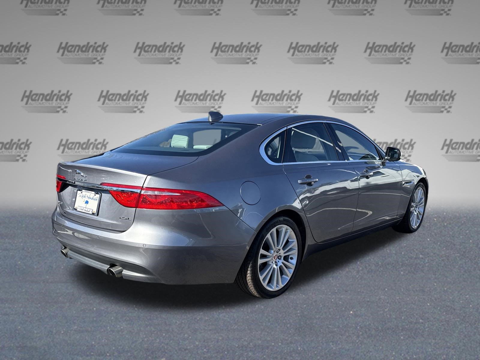 Used 2020 Jaguar XF Prestige image 9
