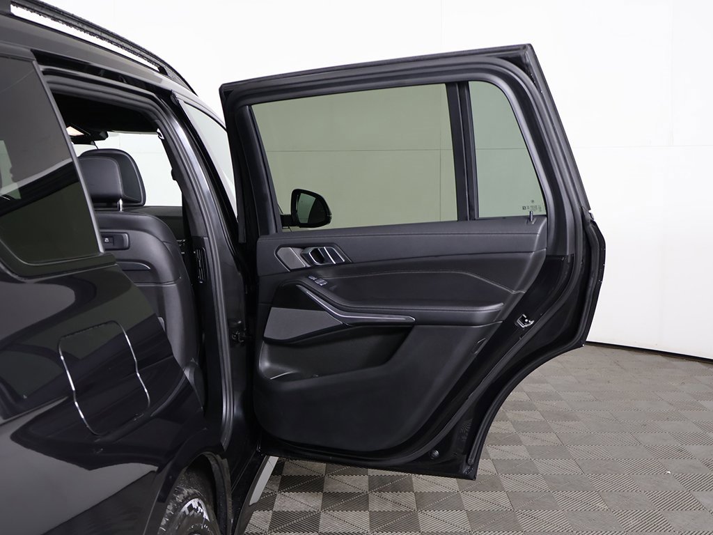 Used 2022 BMW X7 M50i image 28