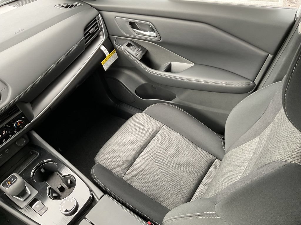 New 2026 Nissan Rogue SV w/ Cold Weather Package AWD/4WD image 17