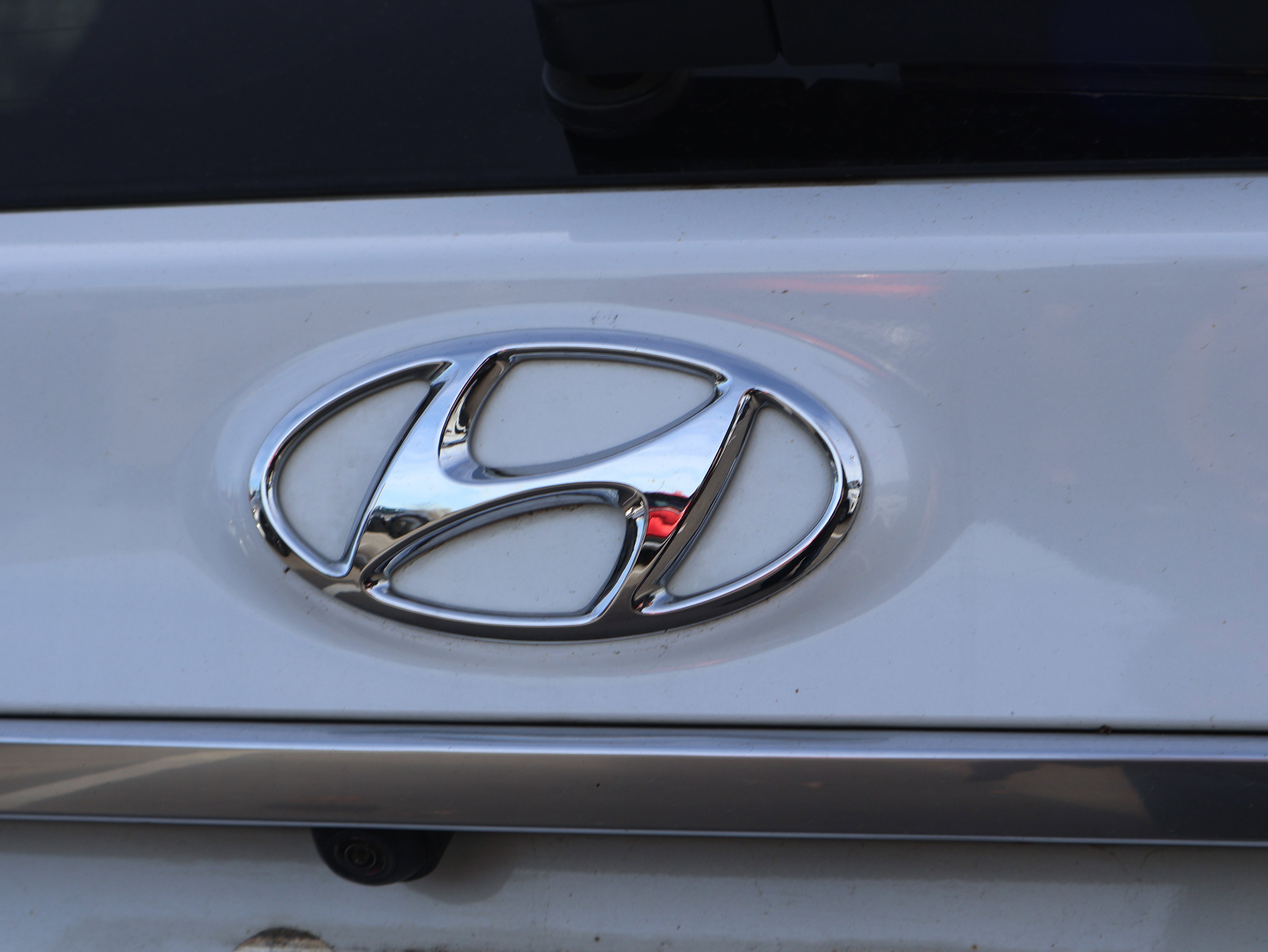 Used 2019 Hyundai Santa Fe Limited image 18