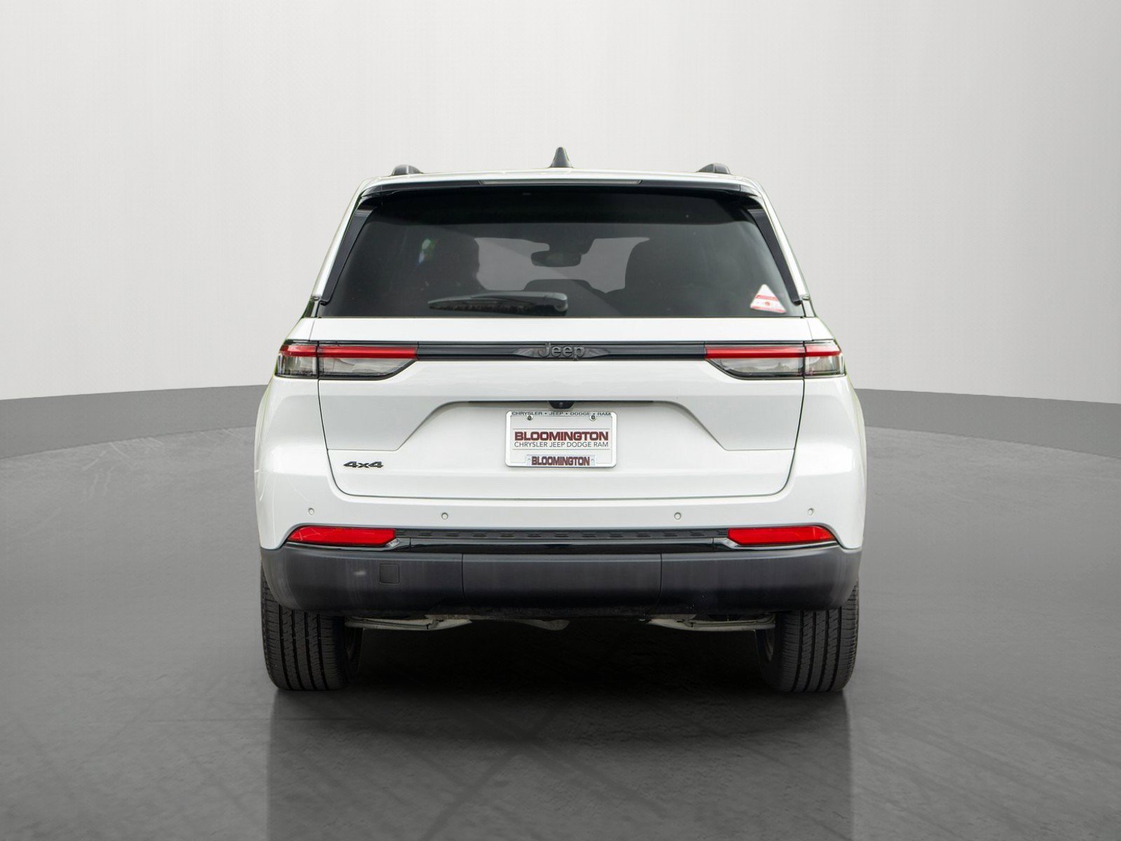 Used 2024 Jeep Grand Cherokee Altitude AWD/4WD image 6