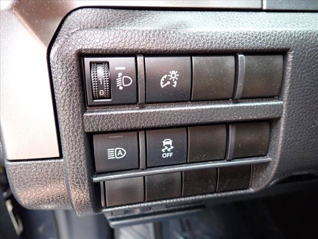 Certified 2025 Toyota Tacoma SR5 AWD/4WD image 13