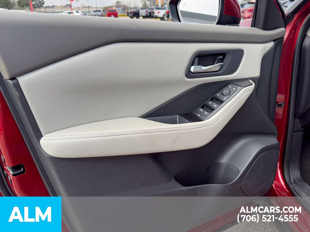 Used 2025 Nissan Rogue SV image 9