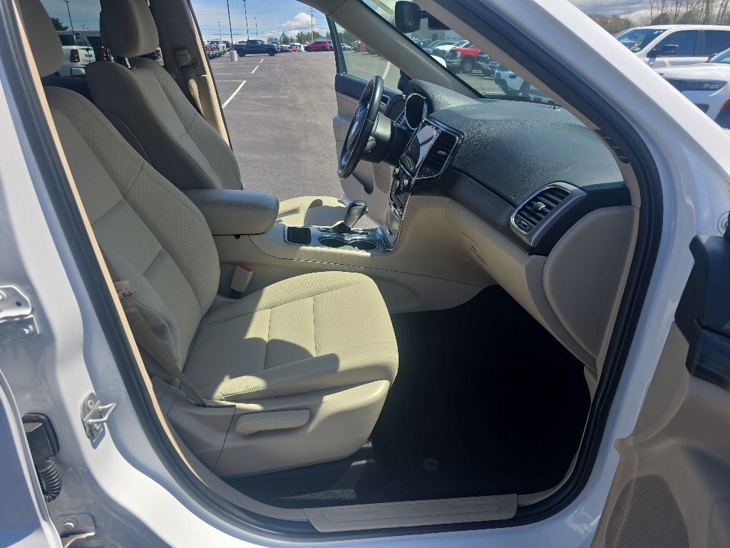 Used 2022 Jeep Grand Cherokee Laredo E AWD/4WD image 19