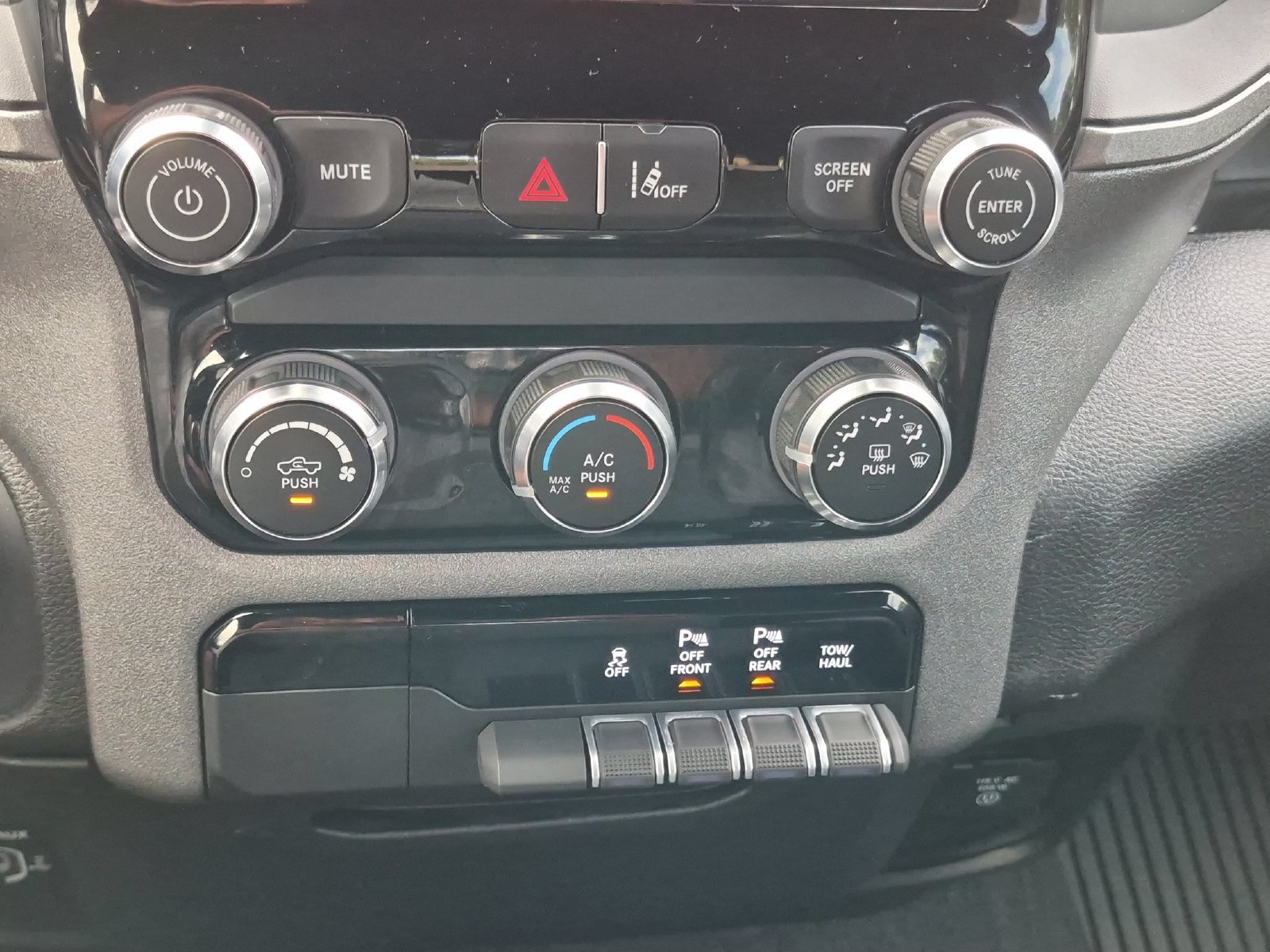 Used 2025 RAM 1500 Warlock AWD/4WD image 23