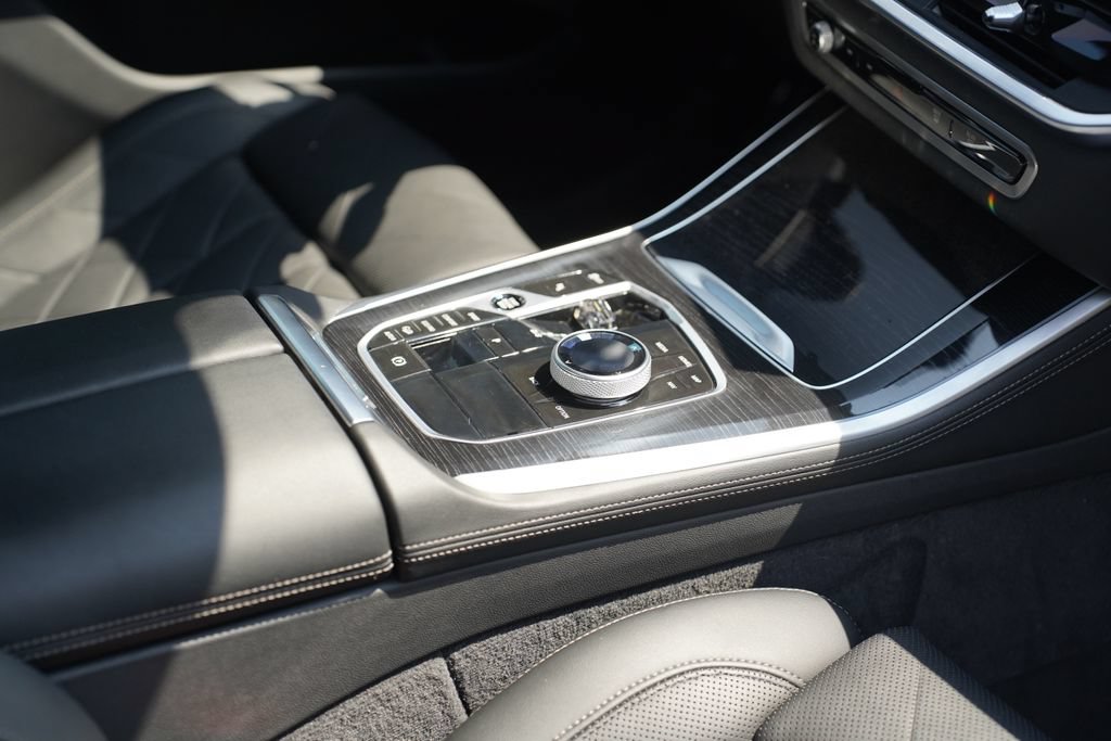 Used 2024 BMW X5 M60i AWD/4WD image 16