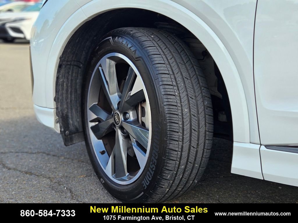 Used 2025 Audi Q4 e-tron Premium w/ Convenience Package image 32
