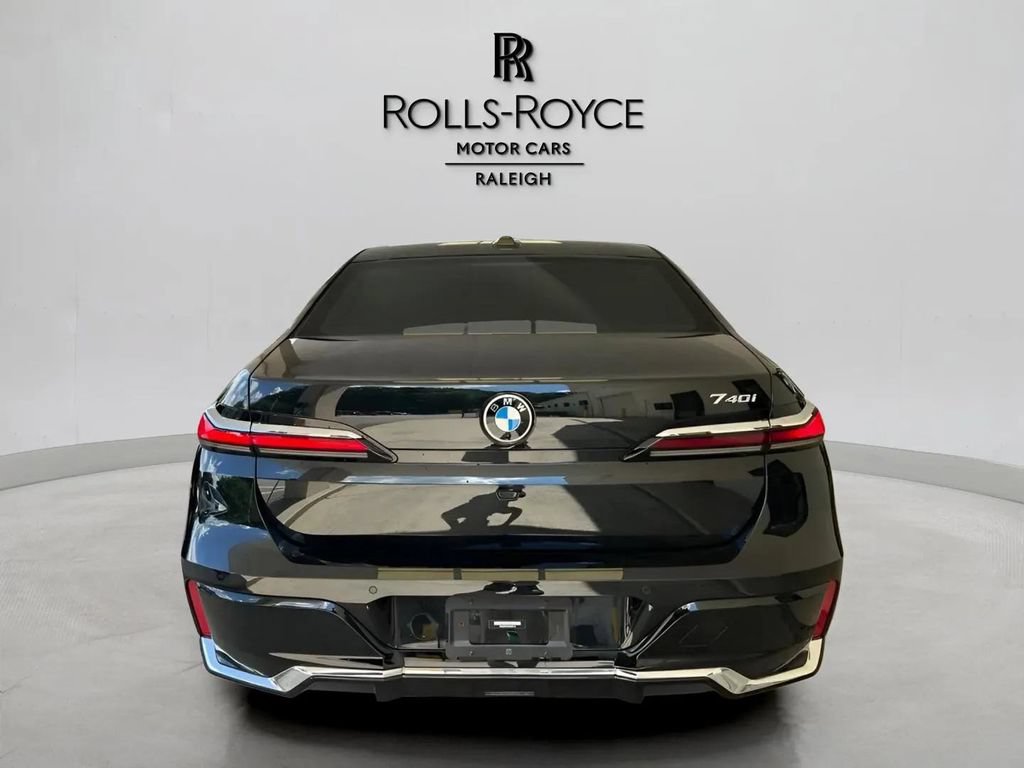 Used 2023 BMW 740i w/ Parking Assistance Package RWD image 5