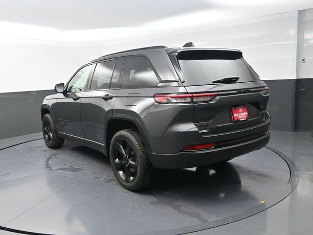 Used 2025 Jeep Grand Cherokee Limited w/ Black Appearance Package AWD/4WD image 6