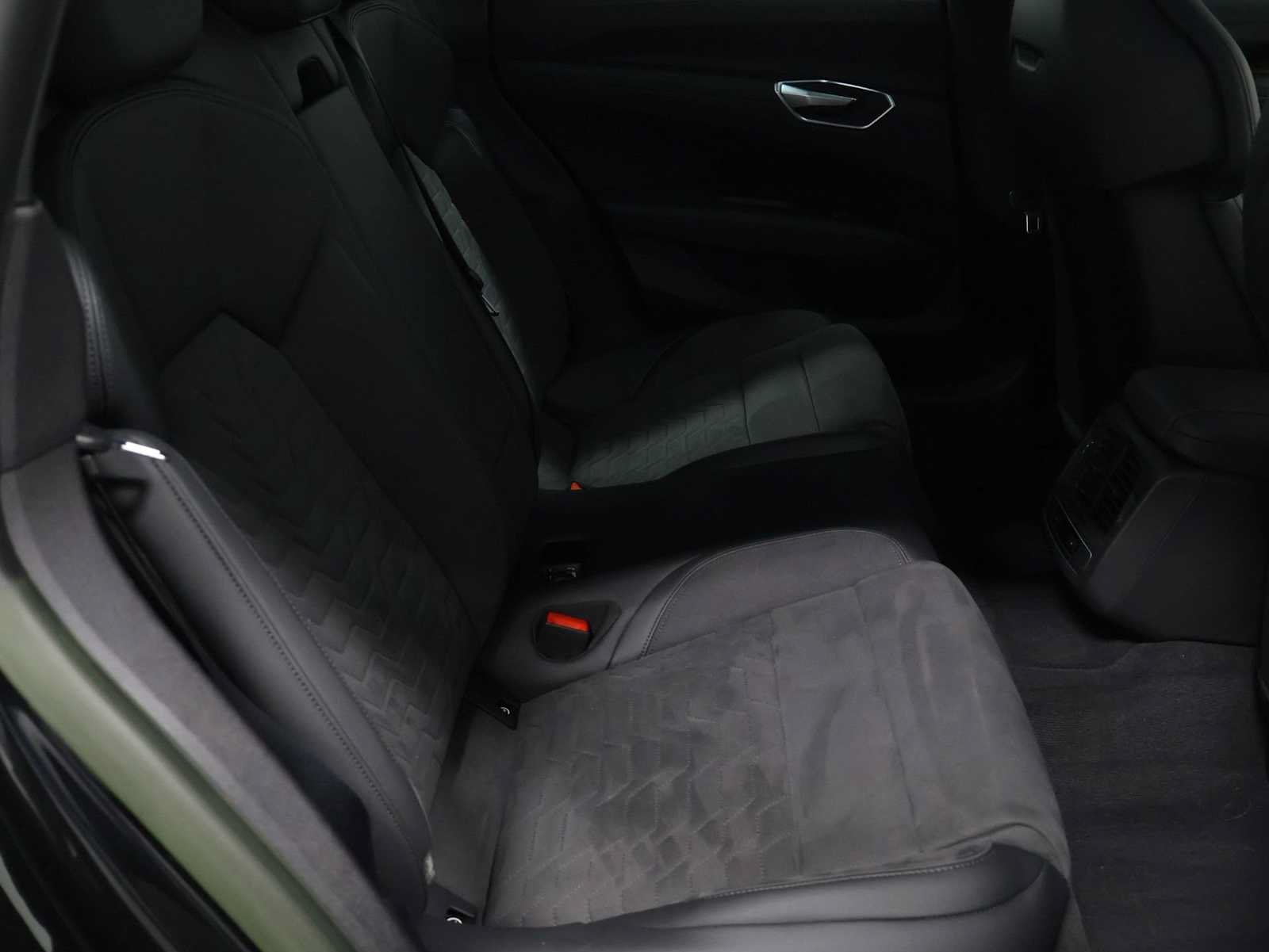 Used 2022 Audi e-tron GT Premium Plus AWD/4WD image 33