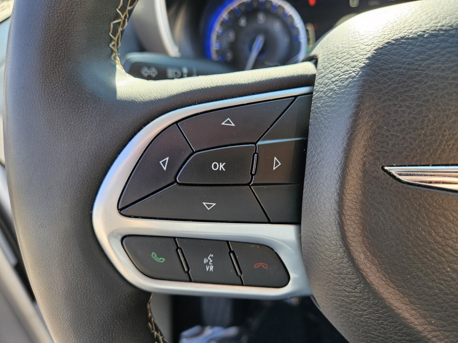 Used 2024 Chrysler Pacifica Touring-L FWD image 25