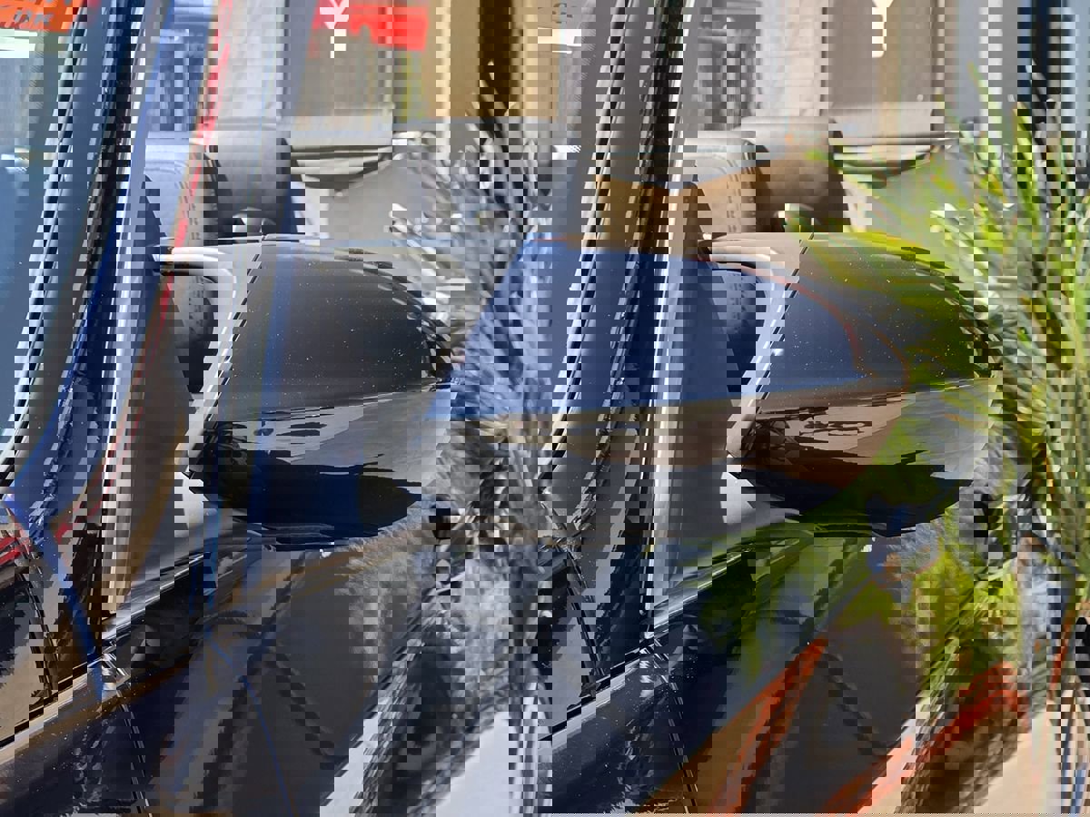 Used 2012 BMW M3 image 7