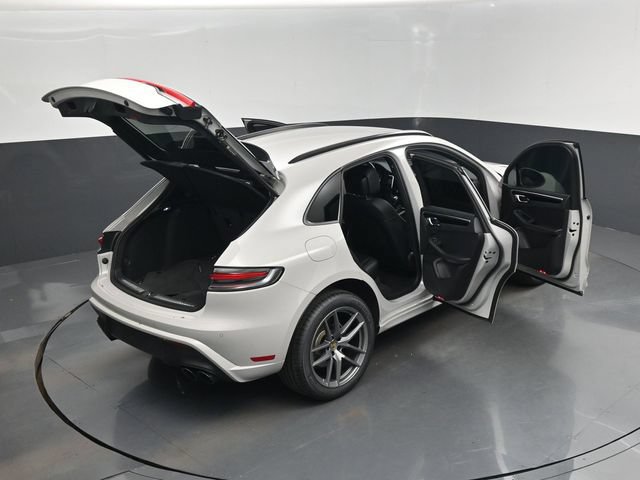 Used 2024 Porsche Macan AWD/4WD image 29