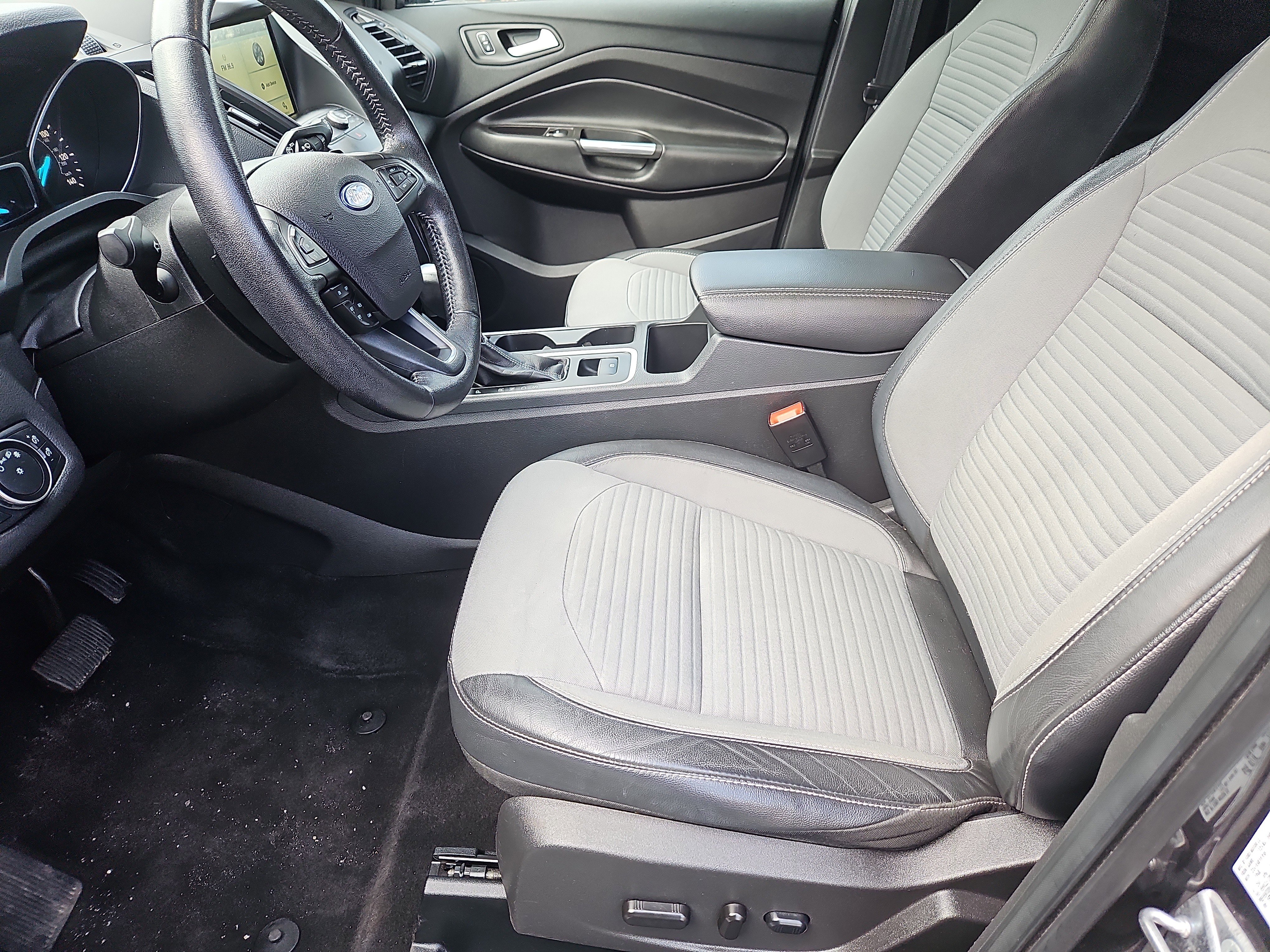 Used 2018 Ford Escape SE w/ SE Sport Appearance Package image 26