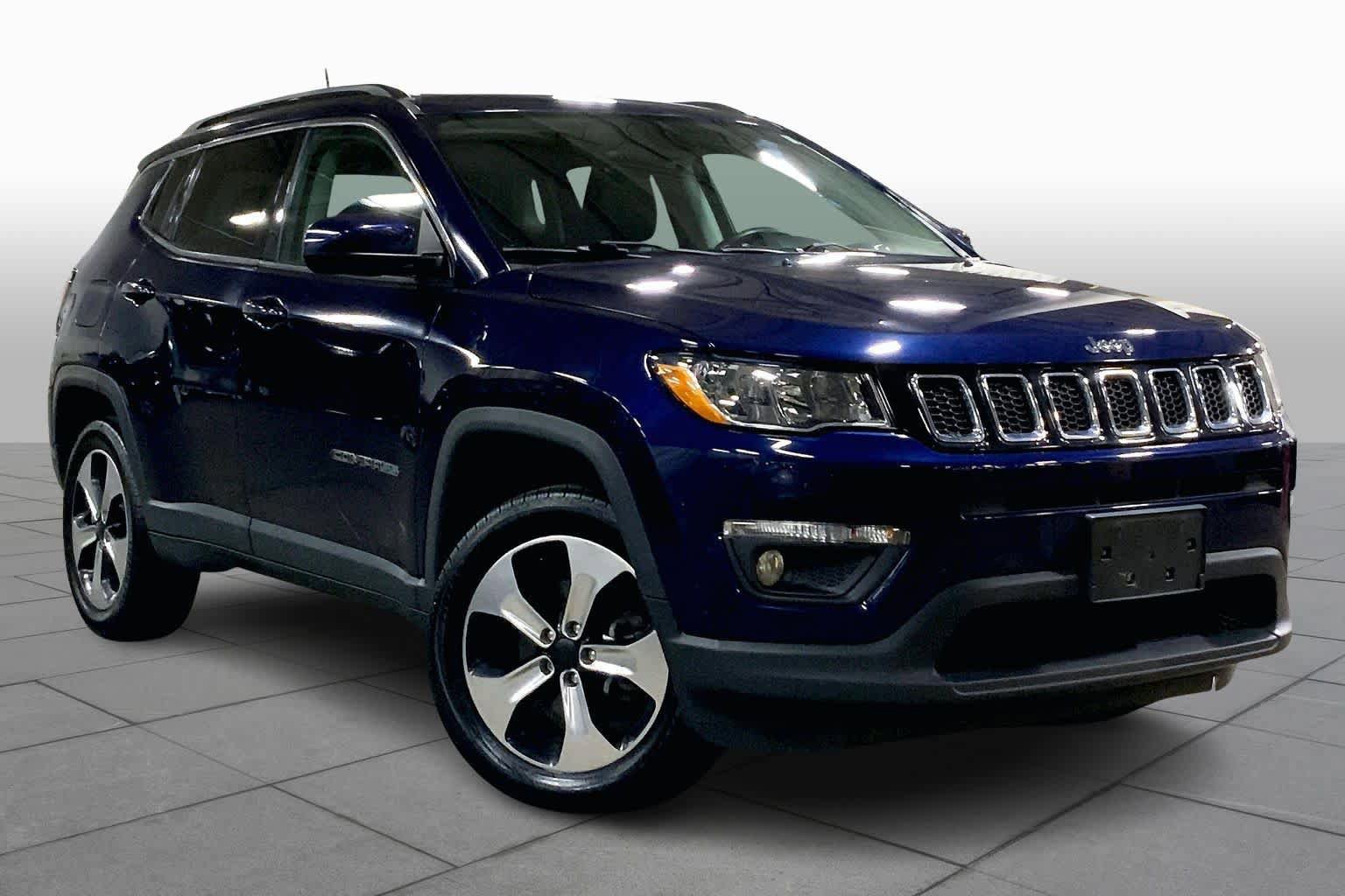 Used 2018 Jeep Compass Latitude w/ Popular Equipment Group AWD/4WD image 3