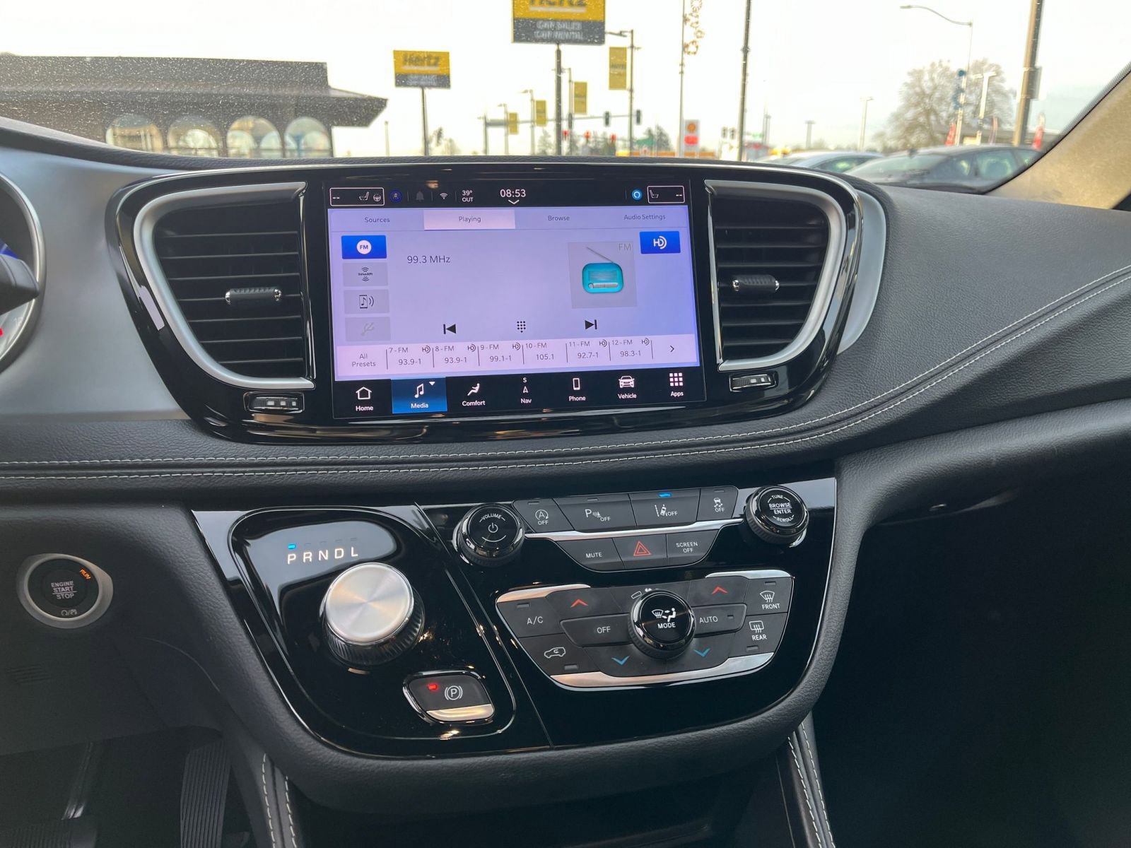 Used 2025 Chrysler Pacifica Limited image 21