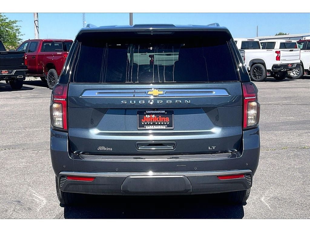 Used 2021 Chevrolet Suburban LT w/ LT Signature Plus Package AWD/4WD image 4
