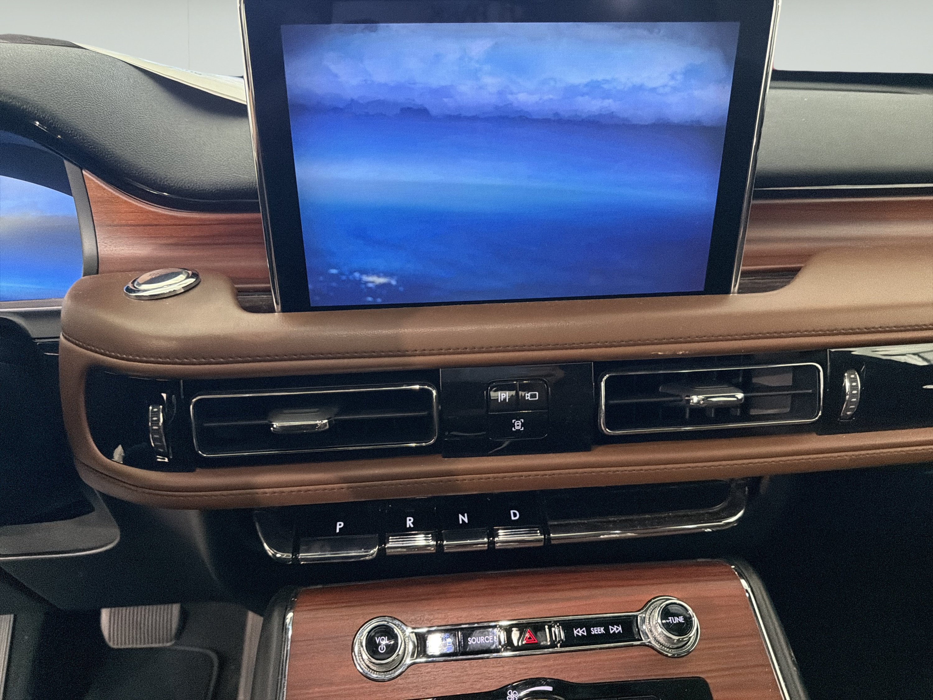 Used 2021 Lincoln Aviator Reserve w/ Equipment Group 202A AWD/4WD image 18