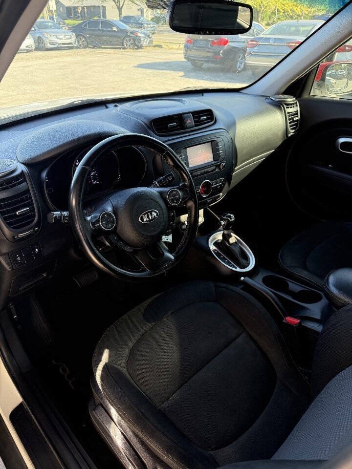 Used 2017 Kia Soul + w/ Designer's Package FWD image 12