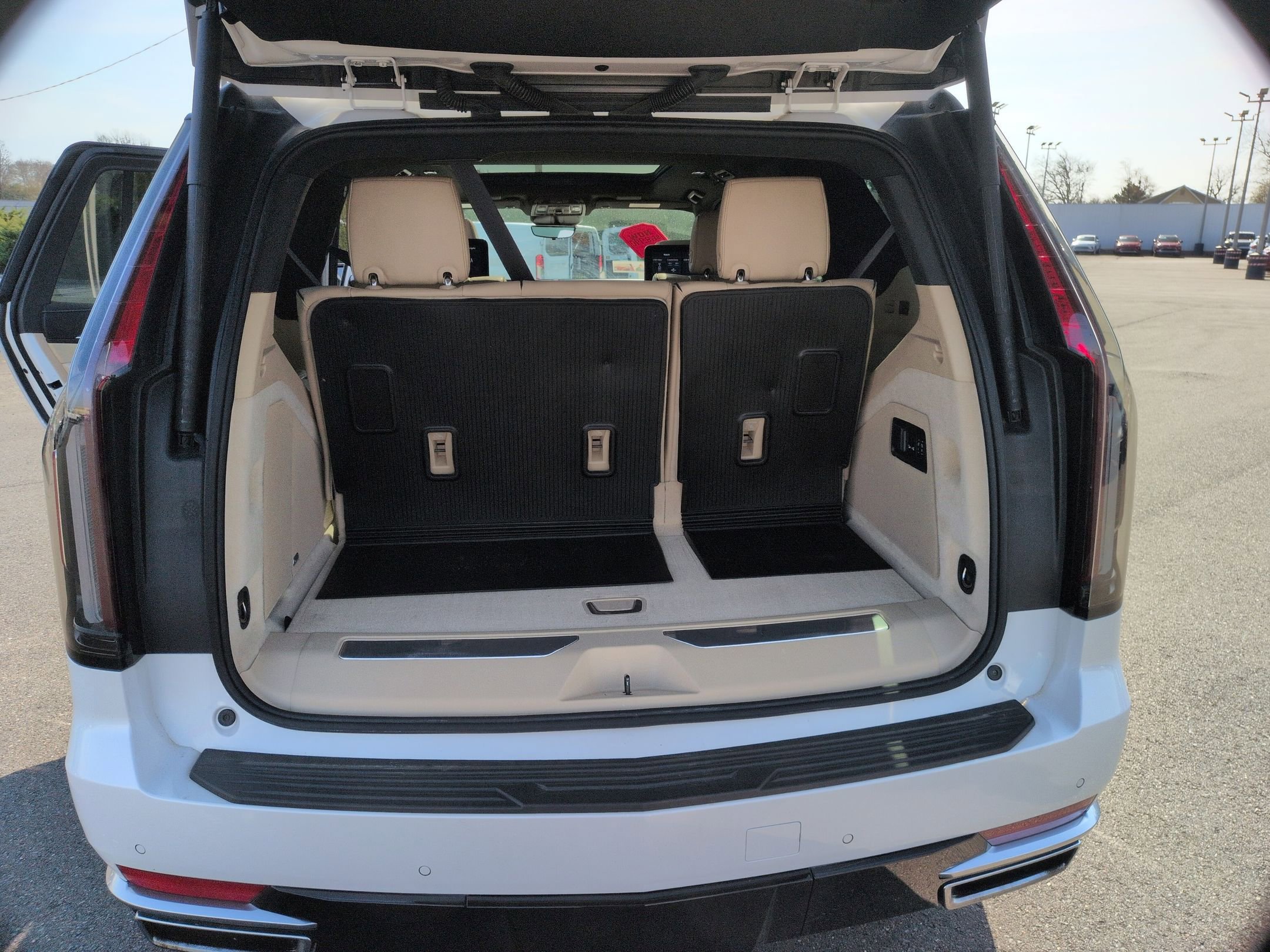 Certified 2021 Cadillac Escalade Premium Luxury image 27