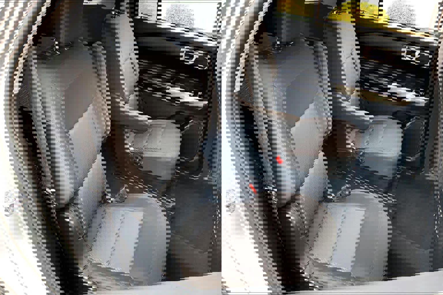 Used 2023 Ford Explorer XLT image 19