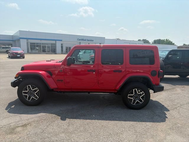 Used 2025 Jeep Wrangler Unlimited Sahara AWD/4WD image 3