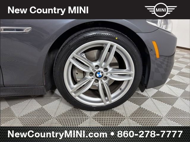 Used 2016 BMW 550i xDrive Sedan AWD/4WD image 9