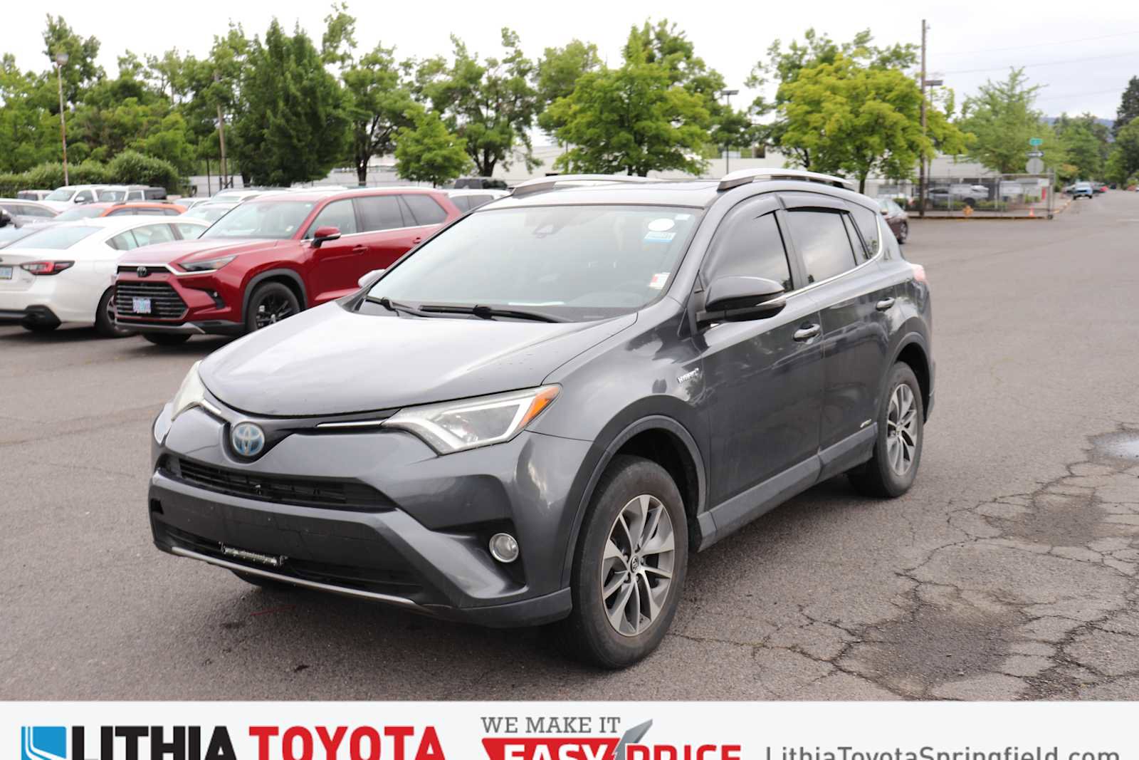 Used 2017 Toyota RAV4 XLE AWD/4WD video 1
