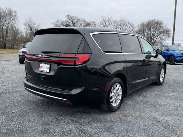 Used 2023 Chrysler Pacifica Touring-L image 23