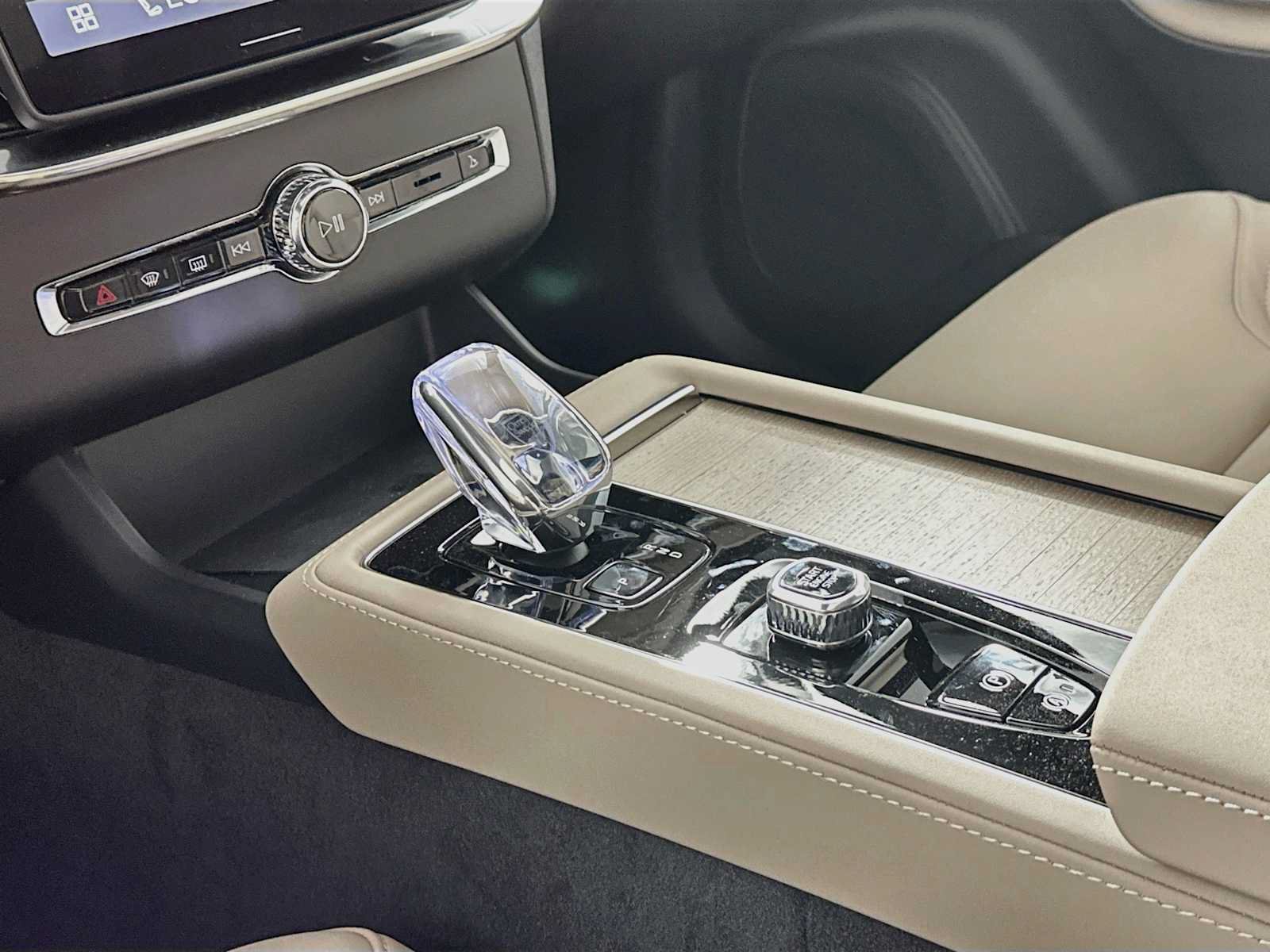 New 2026 Volvo XC90 B5 Core AWD/4WD image 15