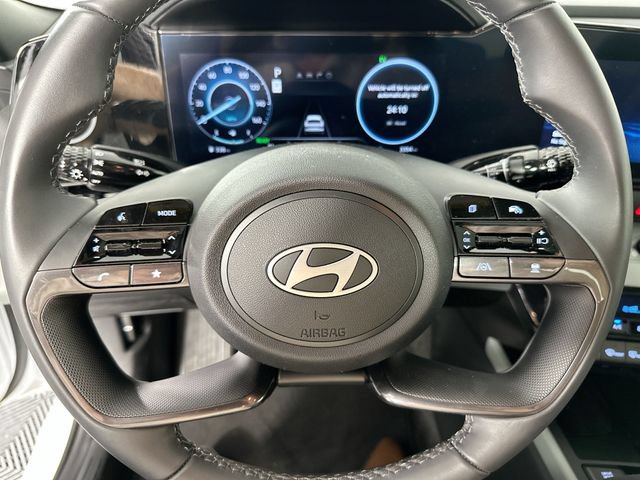 Used 2025 Hyundai Elantra Limited FWD image 23