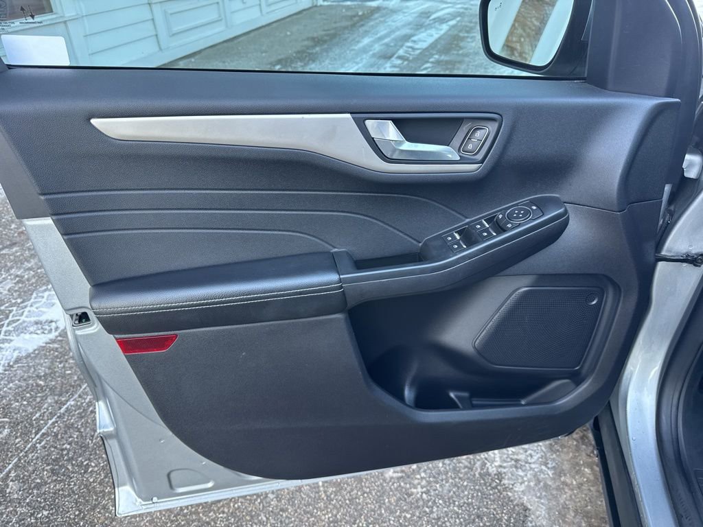 Used 2022 Ford Escape SEL image 13