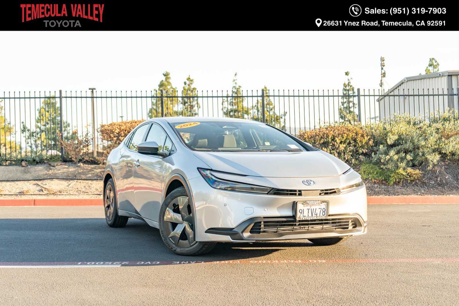 Used 2024 Toyota Prius LE FWD image 1