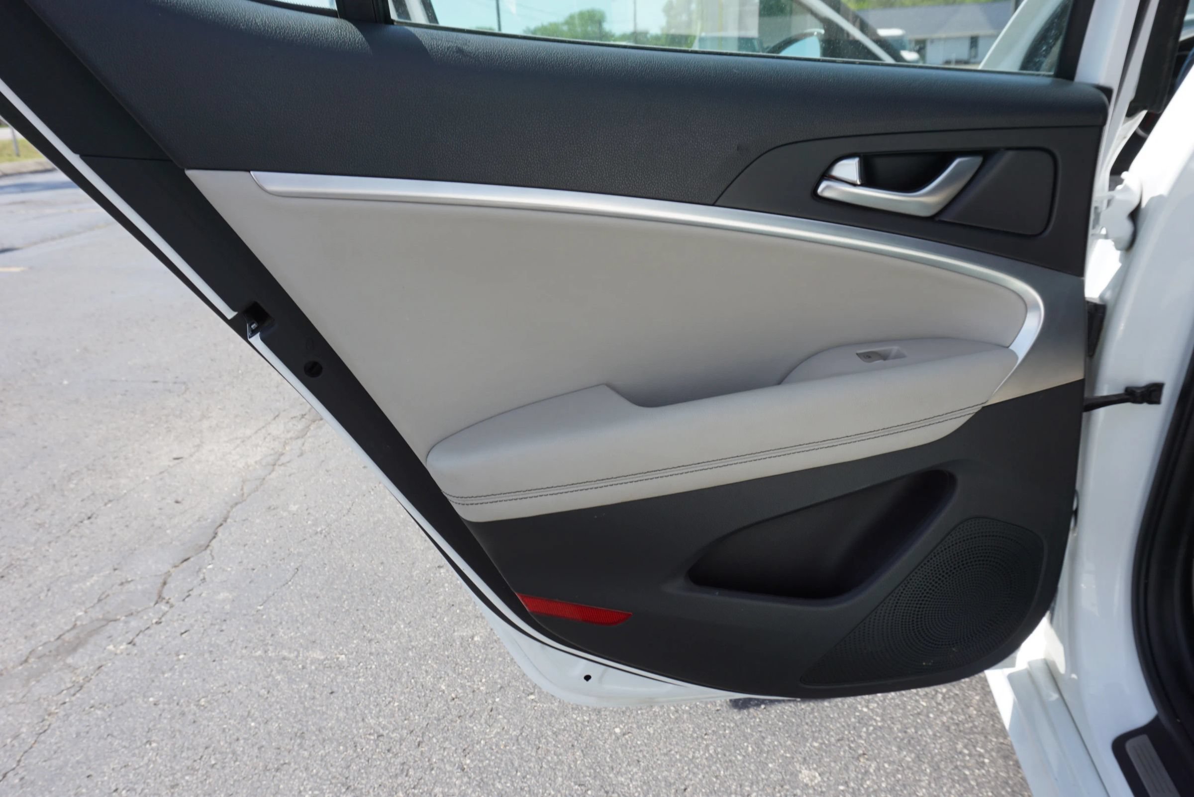 Used 2021 Genesis G70 2.0T RWD image 12