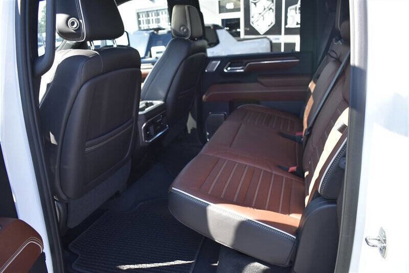 Used 2024 GMC Sierra 3500 Denali Ultimate image 14