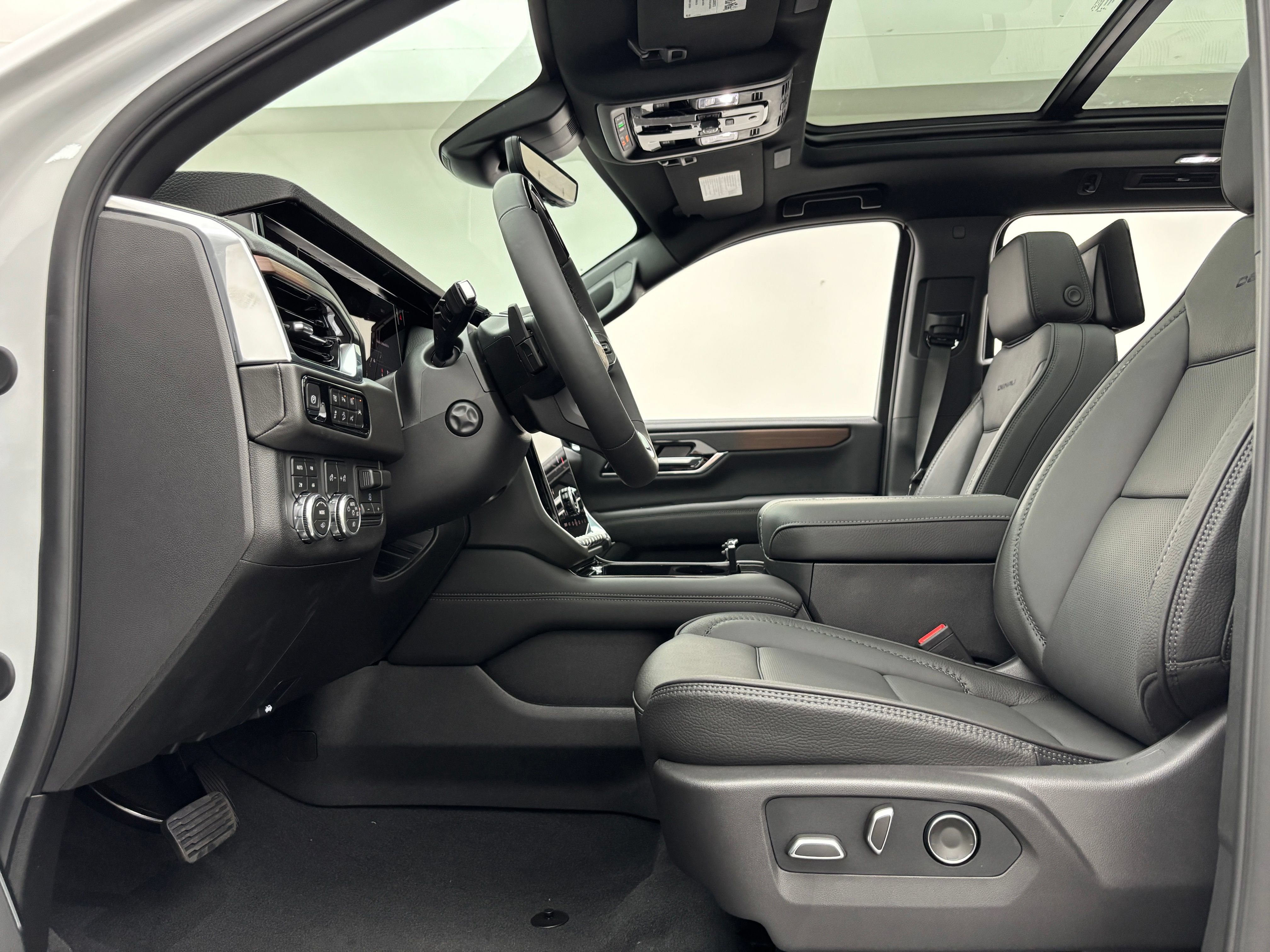 New 2026 GMC Yukon XL Denali w/ Denali Reserve Package AWD/4WD image 21
