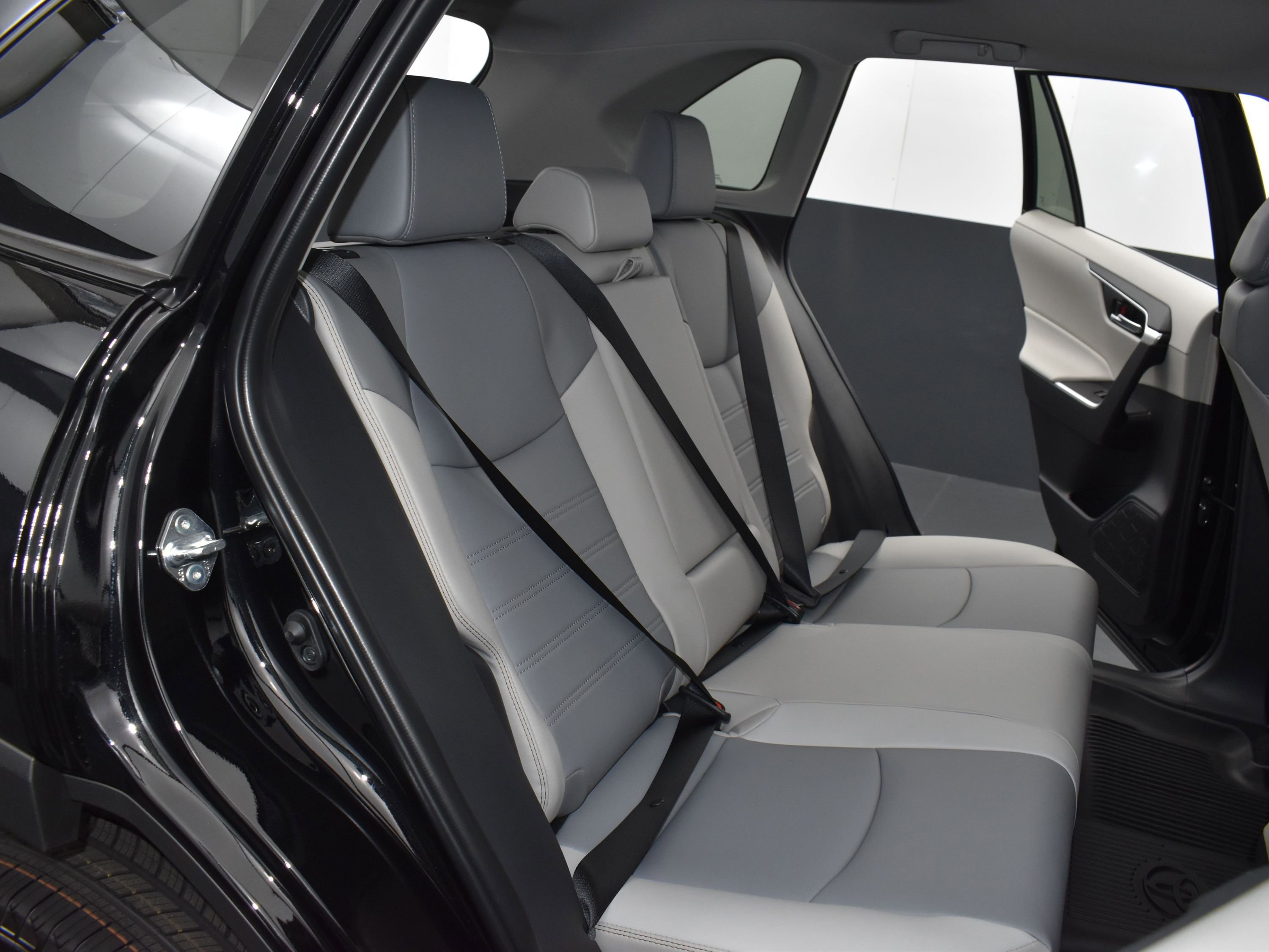 Used 2025 Toyota RAV4 XLE Premium image 26