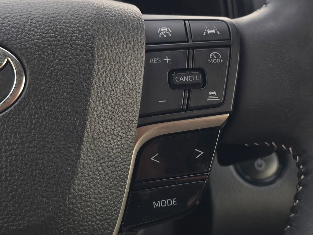 Used 2025 Toyota Camry SE w/ Convenience Package image 18