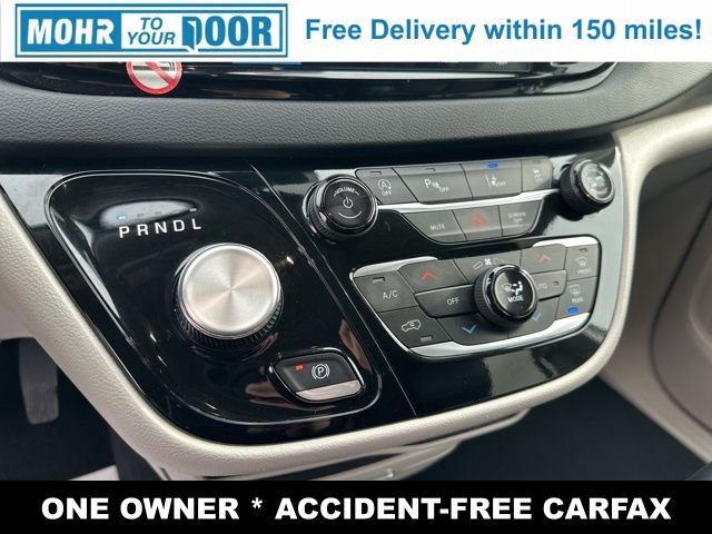 Used 2024 Chrysler Pacifica Touring-L image 17