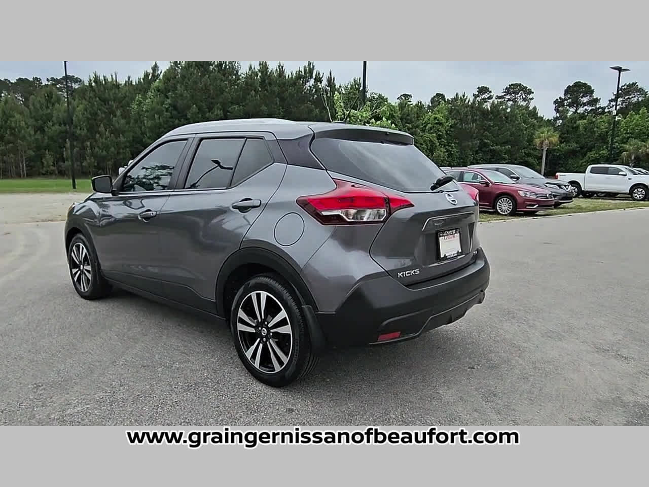 Used 2018 Nissan Kicks SV FWD image 25