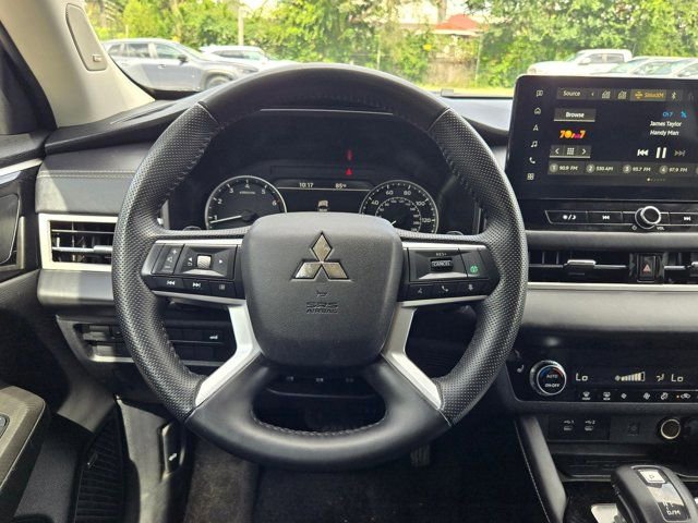 Used 2025 Mitsubishi Outlander SE AWD/4WD image 23
