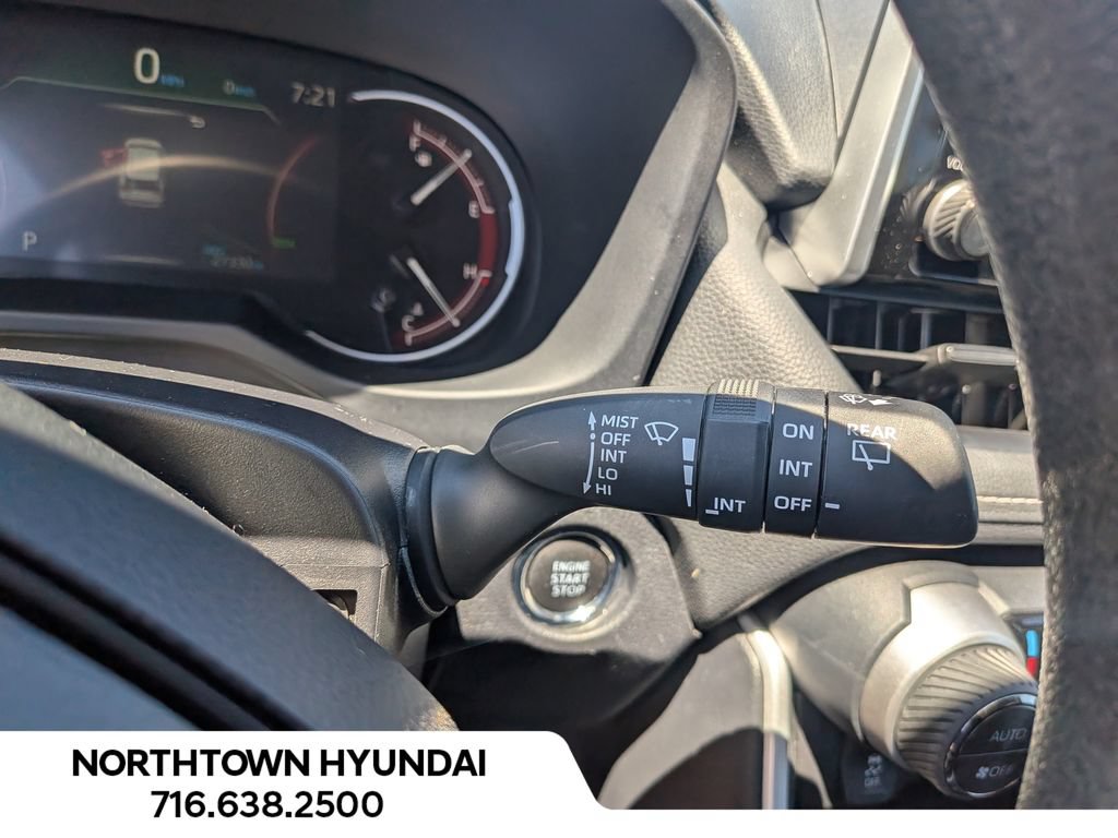 Used 2025 Toyota RAV4 XLE AWD/4WD image 27