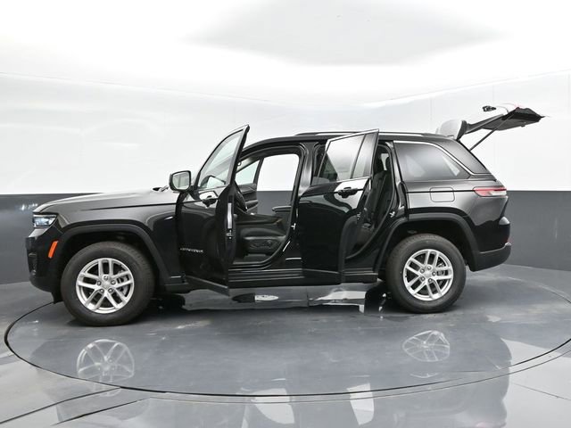 Used 2024 Jeep Grand Cherokee Laredo X image 58