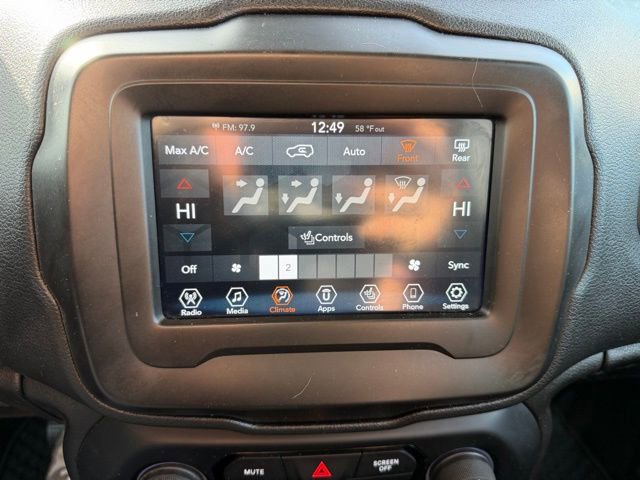 Used 2019 Jeep Renegade Latitude w/ Cold Weather Group image 20