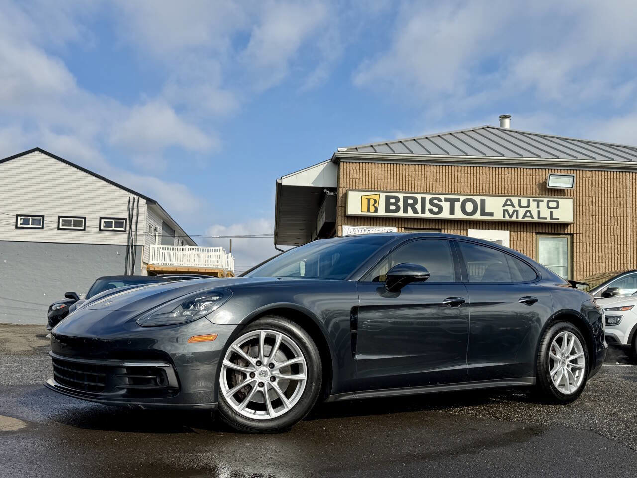 Used 2017 Porsche Panamera image 42