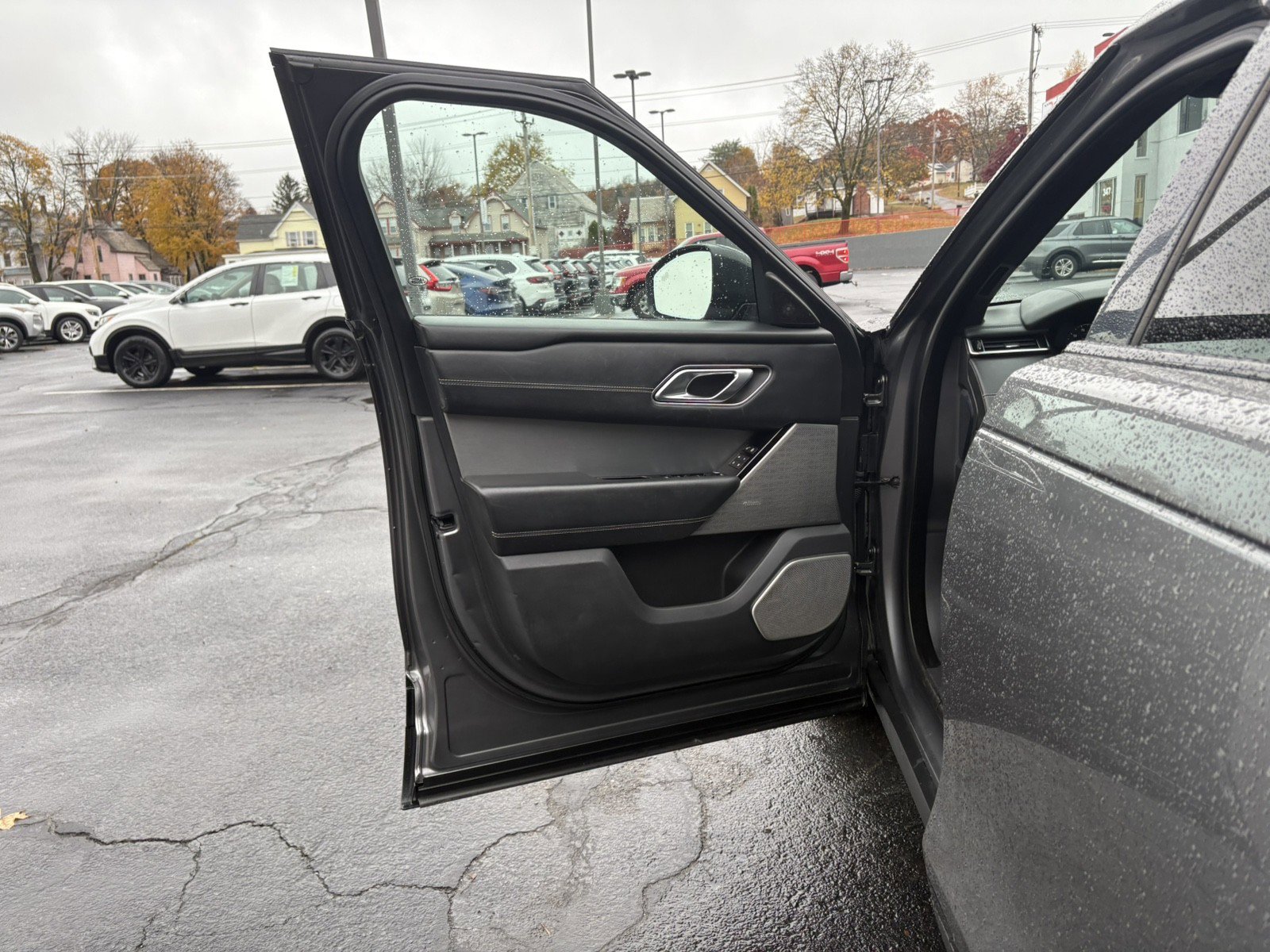 Used 2018 Land Rover Range Rover Velar R-Dynamic HSE image 13