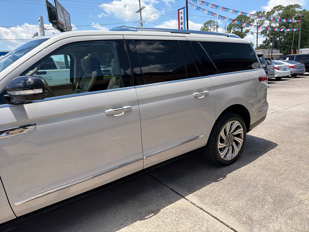 Used 2022 Lincoln Navigator L Reserve RWD image 5