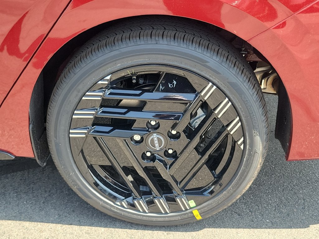 New 2027 Nissan Sentra SR w/ Floor Mat Package FWD image 5