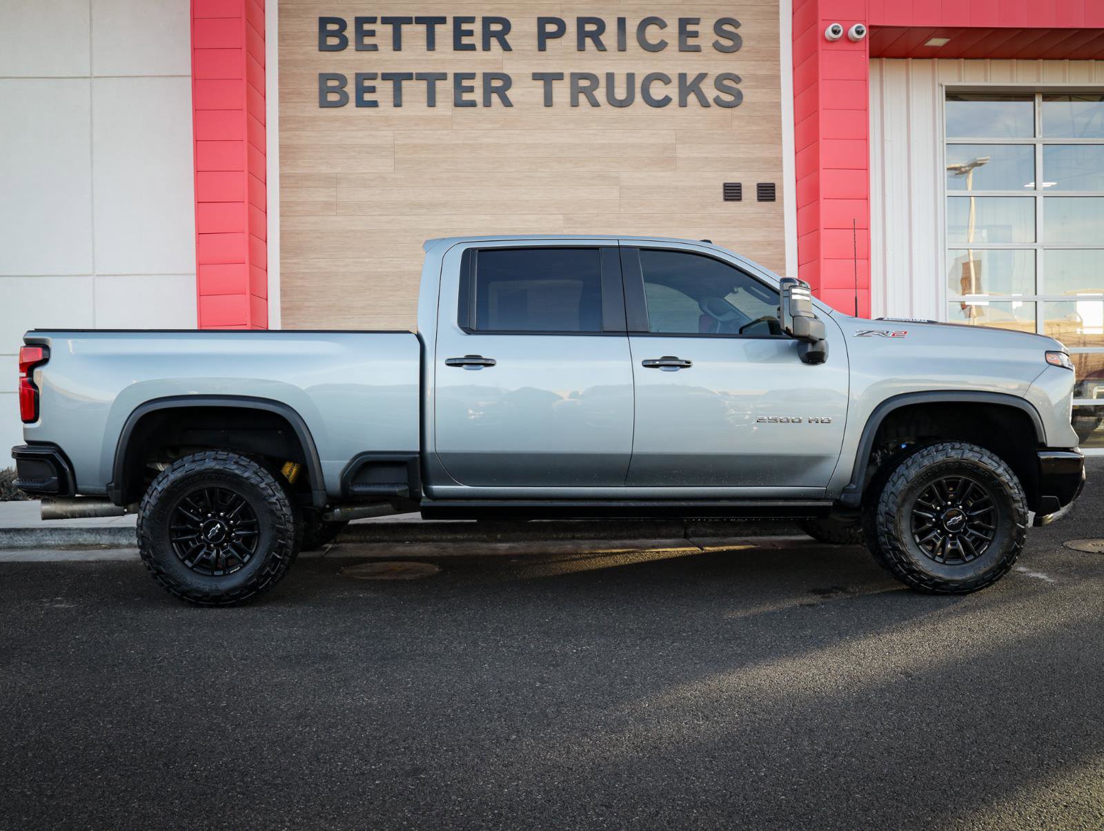Used 2024 Chevrolet Silverado 2500 ZR2 w/ Technology Package image 2
